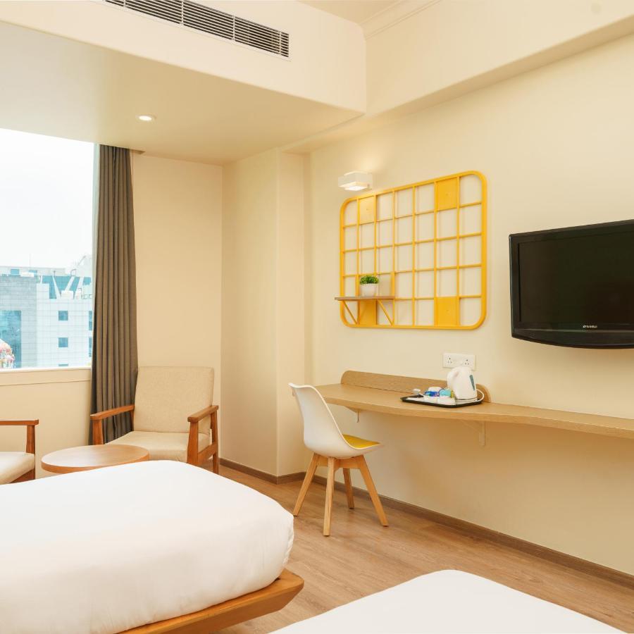 Bloom Hotel - Sector 62 Noida Zewnętrze zdjęcie